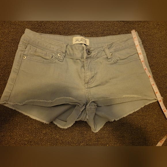 Shorts - Picture 3 of 3